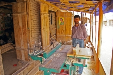 Afghanistan: This carpenter from Fargambol in Northern Afghanistan is using electricity generated by a micro hydro power plant supported by GIZ. <br />
© GIZ / Oliver J. Haas
