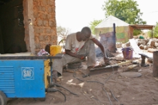 Senegal: Welder in a Senegalese village. The village is connected to a solar mini-grid with support from GIZ. <br />
© GIZ / Kamikazz